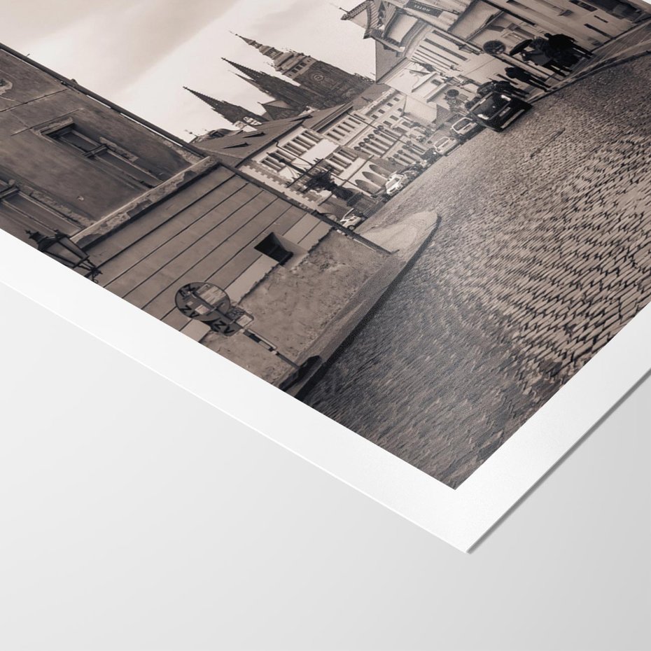 Plakat bez ramy 21x30 - Przygoda Na Horyzoncie - uliczka, perspektywa