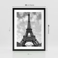Plakat w ramie 30x40 - Nocna panorama Paryża z wieżą Eiffla - Eiffla, Paryż - rama czarna