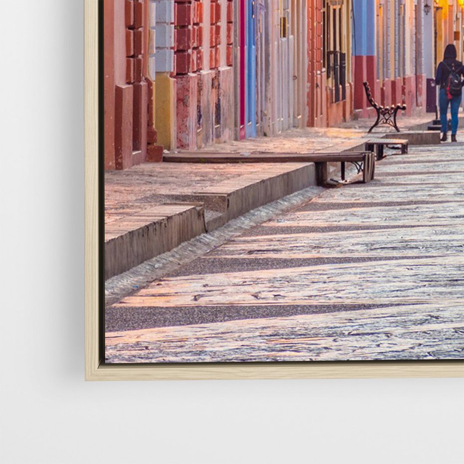 Obraz w ramie 50x70 - W stronę marzycielskich horyzontów - włoska uliczka, wieczór - rama drewno