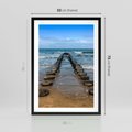 Plakat w ramie 50x70 - Falochron na brzegu morza - falochron, morze - rama czarna