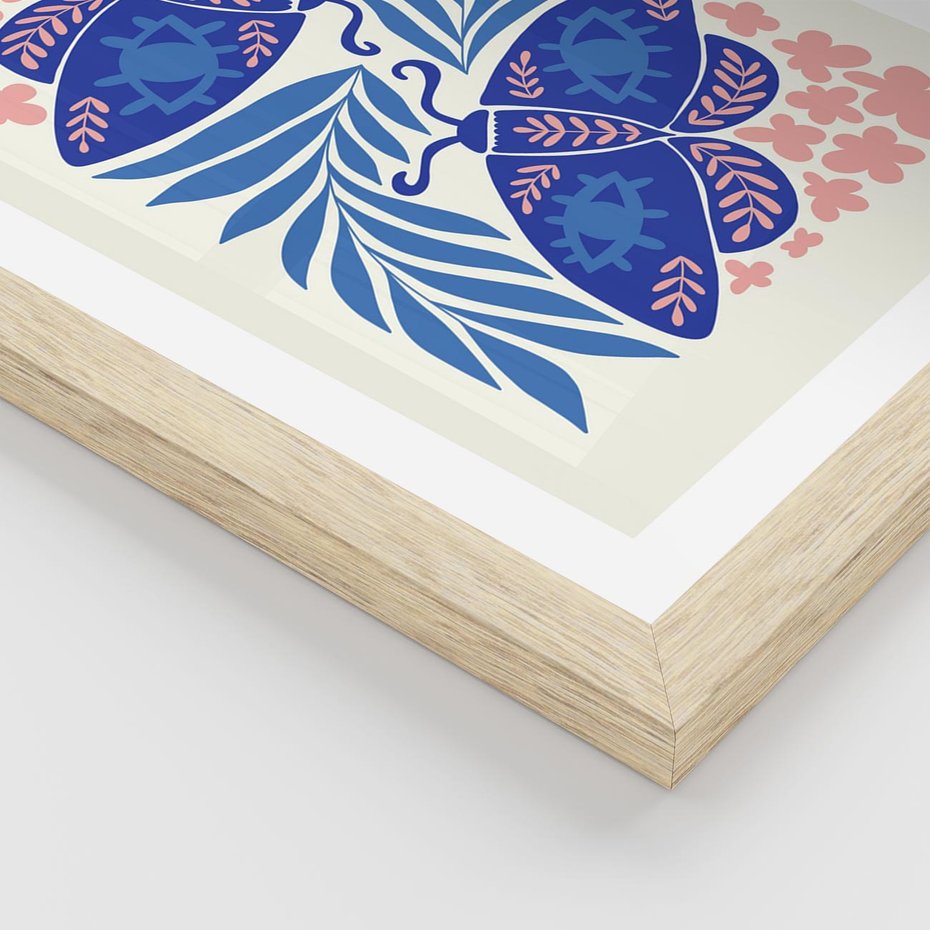 Plakat w ramie 40x50 - Migotliwa Rzeczywistość - ćmy, kwiaty - rama drewno