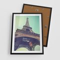 Plakat w ramie 50x70 - Wieża Eiffla w czarno-białej odsłonie - Eiffla, Paryż - rama czarna