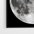 Obraz w ramie 50x50 - Księżycowa Aura - zdjęcie, ogromny księżyc na czarnym tle - rama czarna