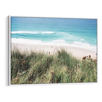 Obraz w ramie 120x80 - Harmonia Natury - widok z wydm, wydmy porośnięte trawami - rama biała