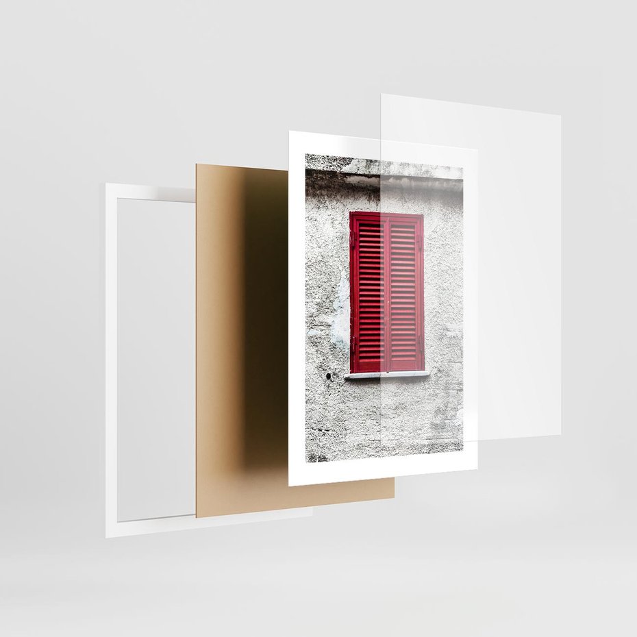 Plakat w ramie 30x40 - Okno z Czerwonymi Okiennicami - stare okno, kamienica - rama biała