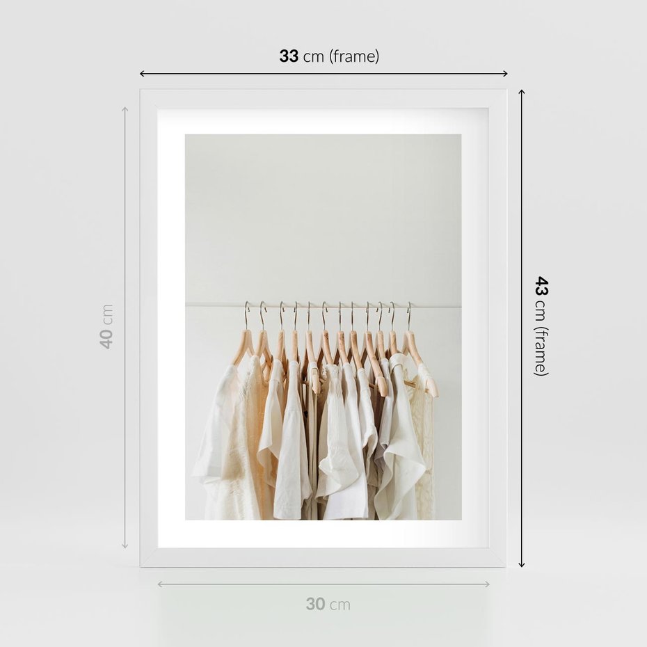 Plakat w ramie 30x40 - Elegancja Prostoty - ubrania, modowa fotografia - rama biała