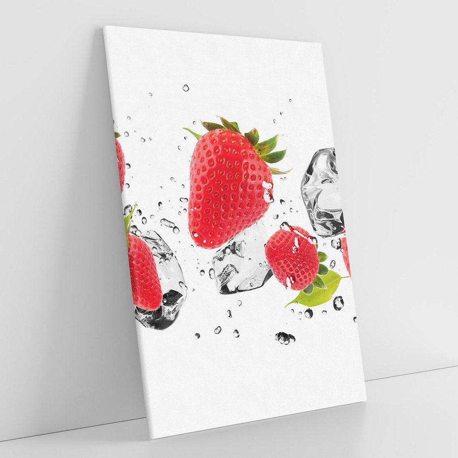 Obraz na płótnie 80x120 - Rajskie truskawki z wodą - truskawki, woda