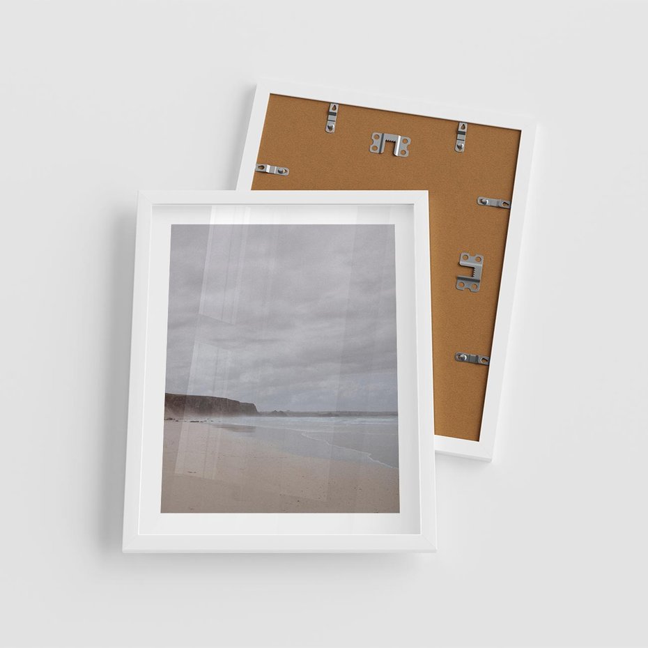 Plakat w ramie 40x50 - Mglista plaża - plaża, mgła - rama biała