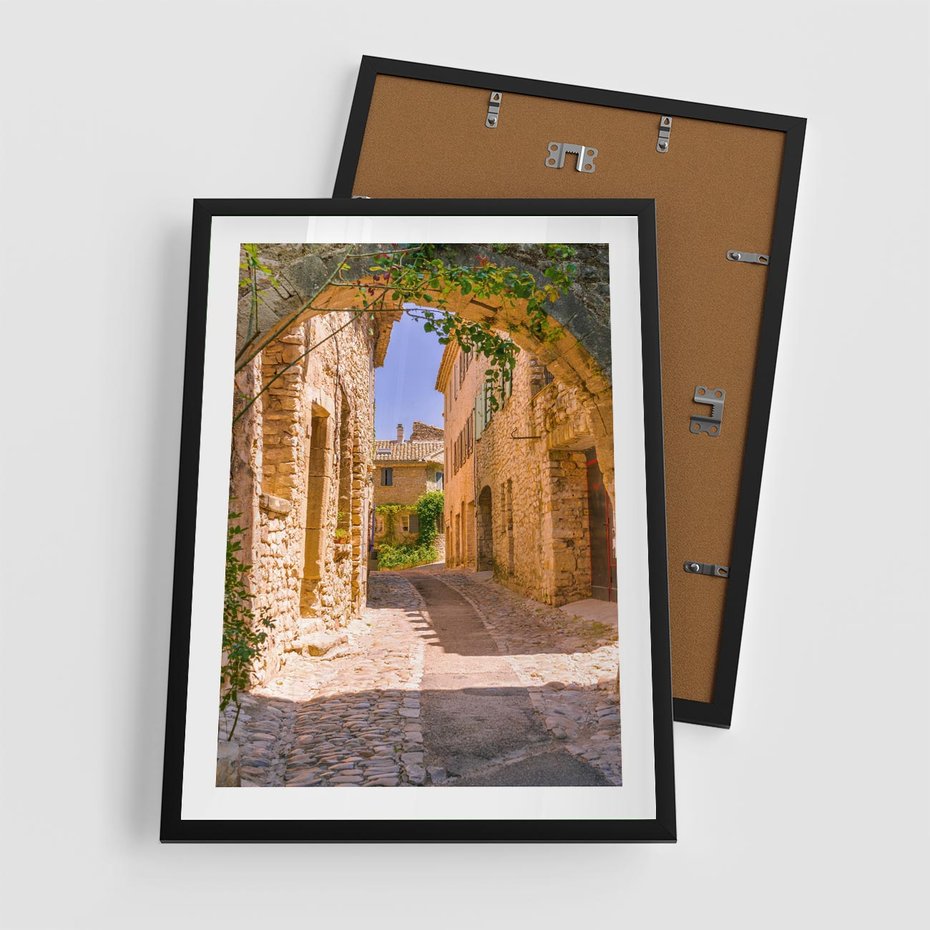 Plakat w ramie 50x70 - Malownicza uliczka w perspektywie - uliczka, perspektywa - rama czarna