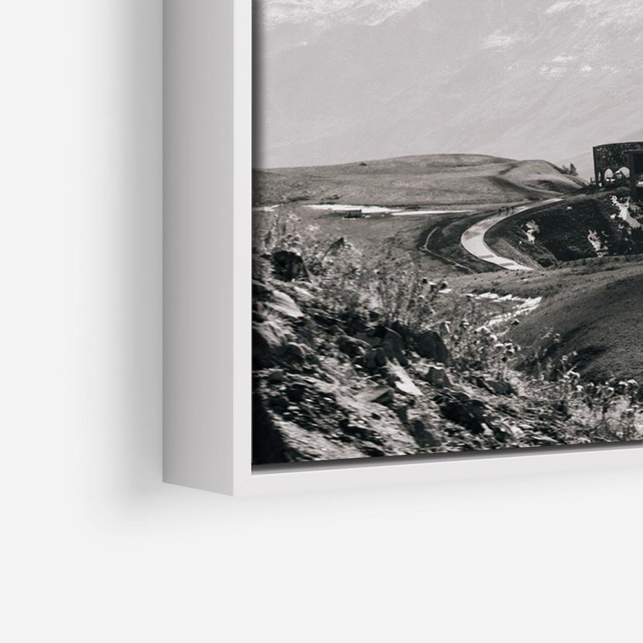 Obraz w ramie 70x50 - Wzgórza w Bieli - górski krajobraz, punkt widokowy - rama biała