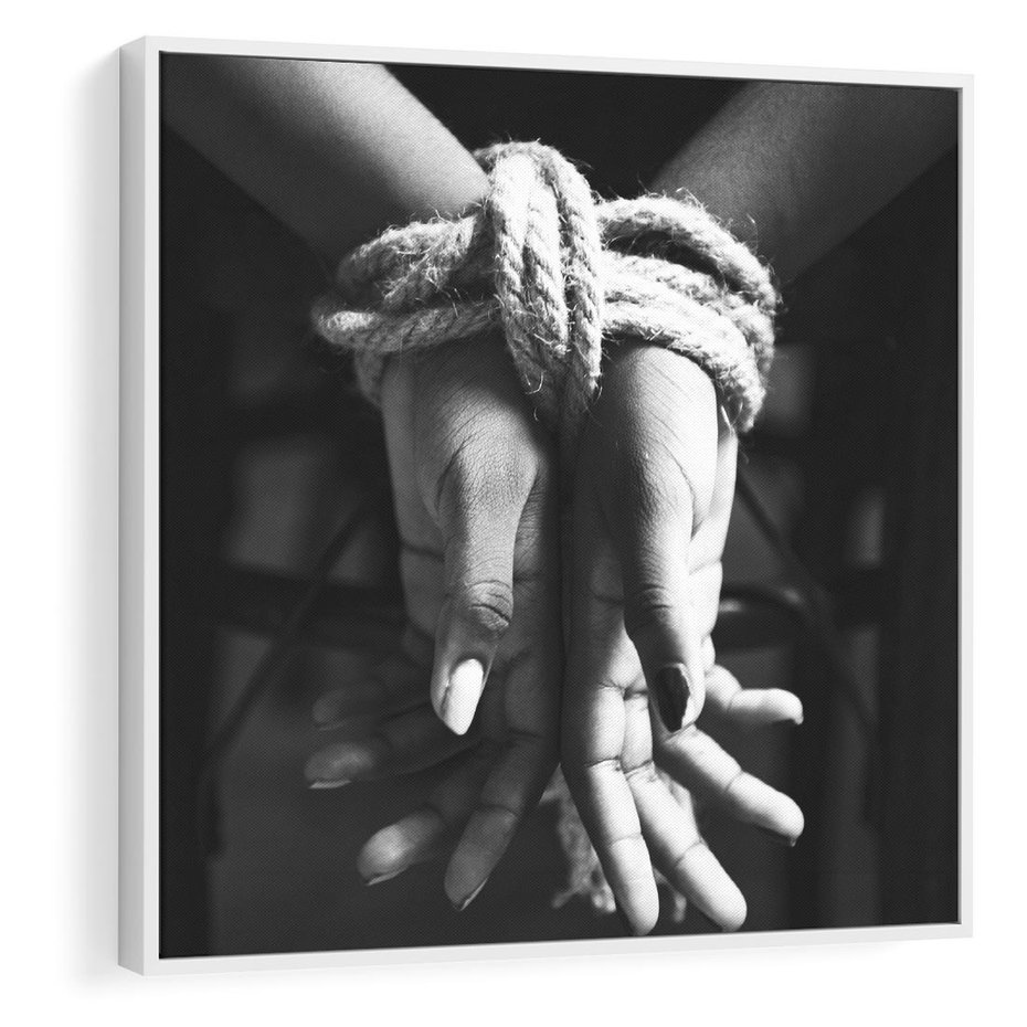 Obraz w ramie 80x80 - Splątane Uczucia - czarno biała fotografia, artystyczna - rama biała