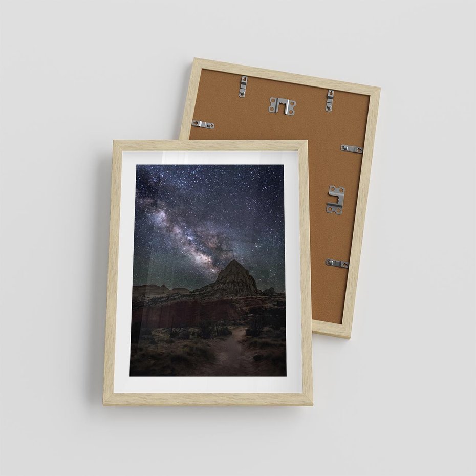 Plakat w ramie 30x40 - Gwiaździsta Noc na Pustyni - noc na pustyni, gwiździste niebo - rama drewno