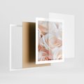 Plakat w ramie 40x50 - Aromatyczna Piękność - płatki herbacianej róży, kwiaty - rama biała