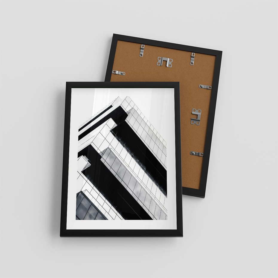 Plakat w ramie 30x40 - Nowoczesna Surowość: Wieżowiec na Czarno-Białej Grafice - architektura, wieżowiec - rama czarna