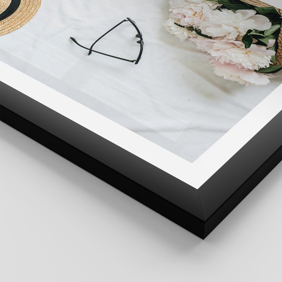 Plakat w ramie 30x40 - Urok Kobiecej Fotografii - kompozycja kobieca, fotografia - rama czarna