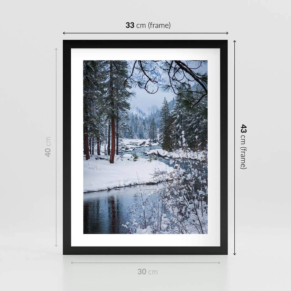 Plakat w ramie 30x40 - Śnieżne cuda - zima, las - rama czarna