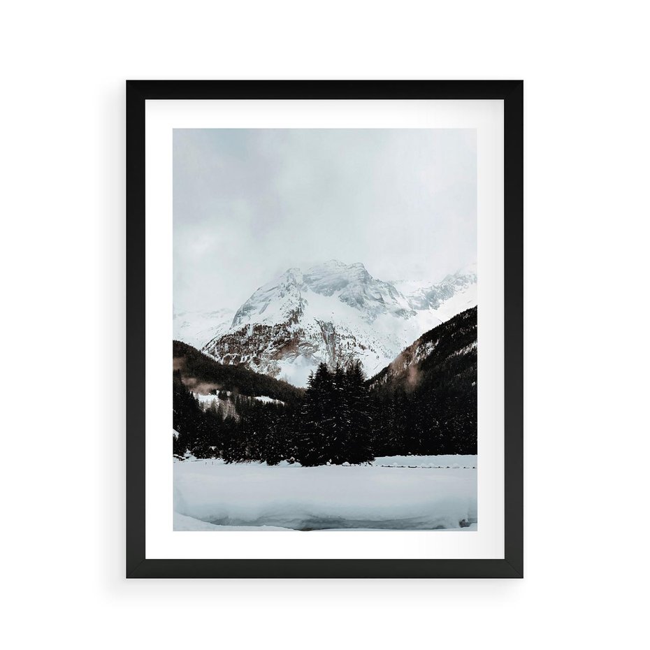 Plakat w ramie 40x50 - W Cieniu Śnieżnych Szczytów - górski krajobraz, zima - rama czarna