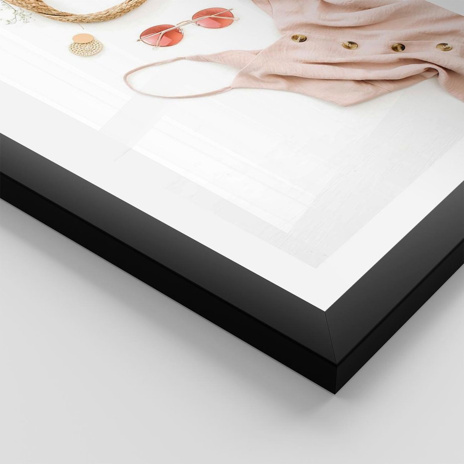 Plakat w ramie 50x70 - Moda na Plażę - kompozycja fashion, sukienka - rama czarna