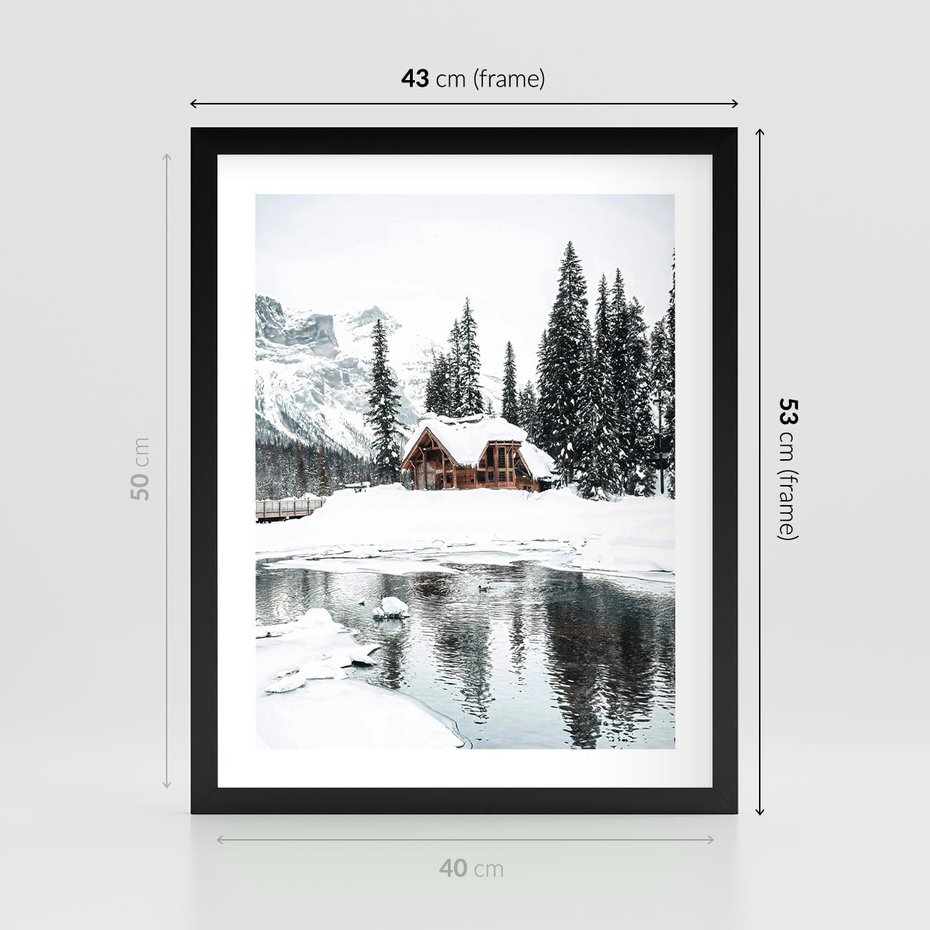 Plakat w ramie 40x50 - Urok Zimowego Krajobrazu - domek w górach, zima - rama czarna