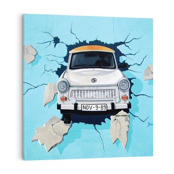 Obraz na płótnie 30x30 - Graffiti wśród gór artystyczne spojrzenie - samochód, graffiti