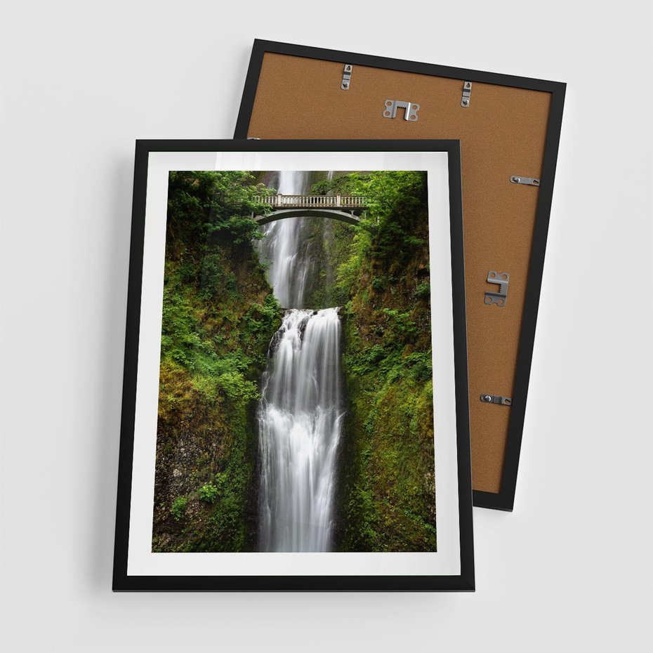 Plakat w ramie 50x70 - Siła i Urok Natury - wodospad, las - rama czarna