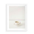 Plakat w ramie 50x70 - Kawa w Prostocie - kawa w filizance, białe tłó - rama biała