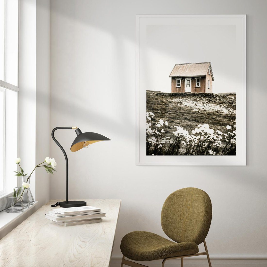 Plakat bez ramy 21x30 - Krajobraz z Przeszłości: Kwitnąca Łąka w Sepii - domek na wzgórzu, kwitnąca łąka