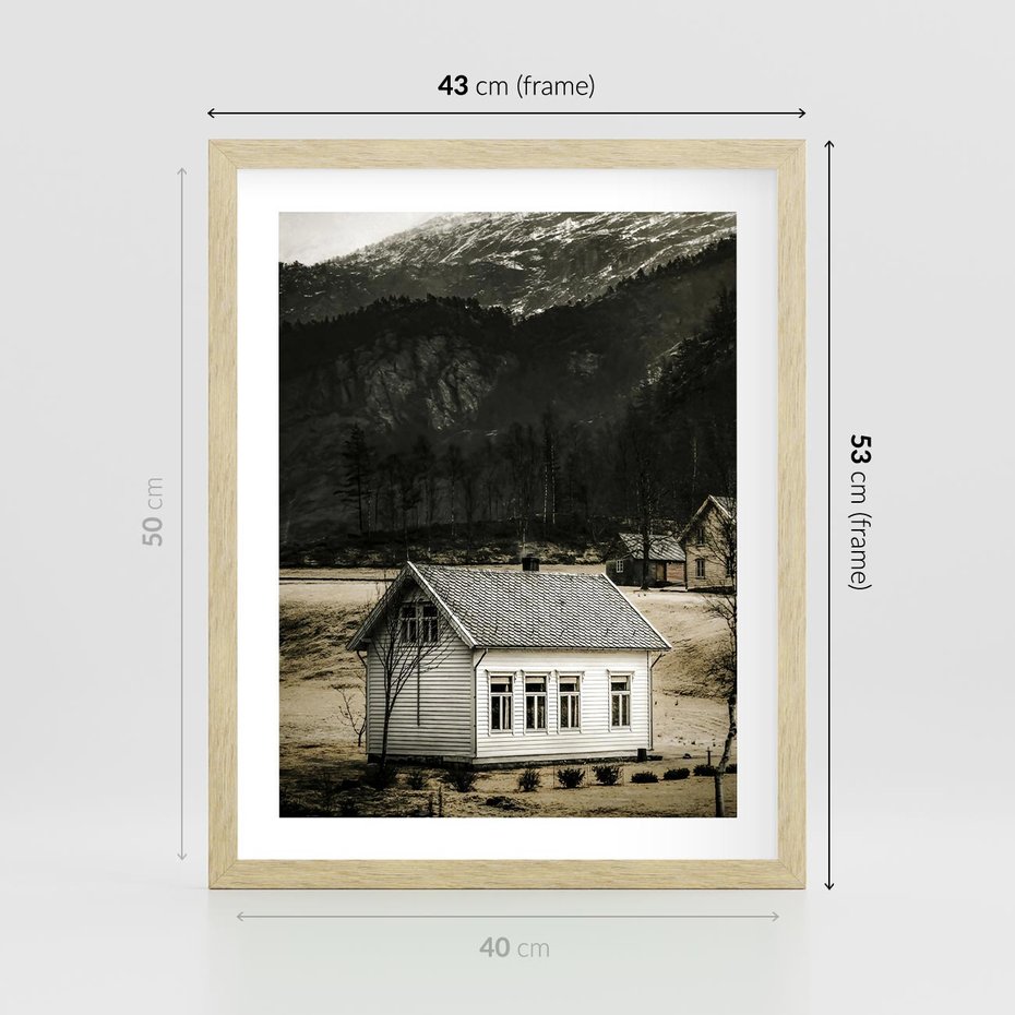 Plakat w ramie 40x50 - Ciepło i Urok Górskiego Domku - domek w górach, sepia - rama drewno