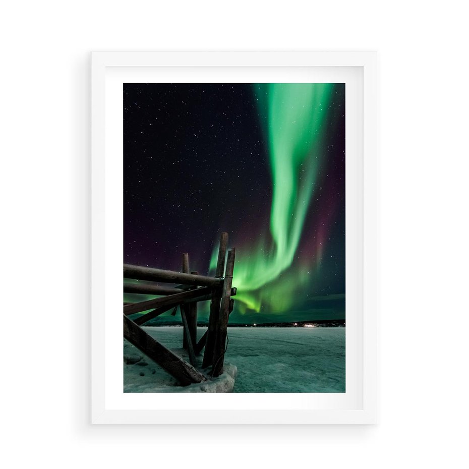 Plakat w ramie 50x70 - Zorza polarna w tajemniczej nocnej przestrzeni - zorza, polarna - rama biała