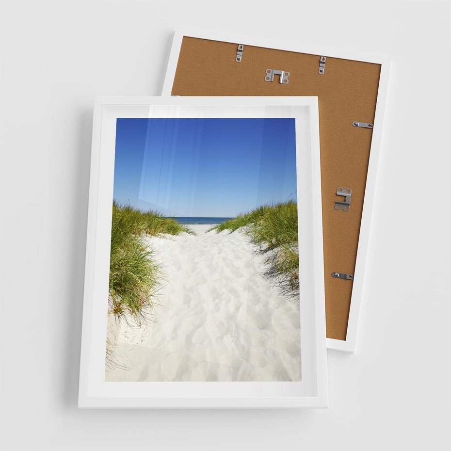 Plakat w ramie 50x70 - Relaks nad Morskimi Wzgórzami - plaża, wydmy - rama biała