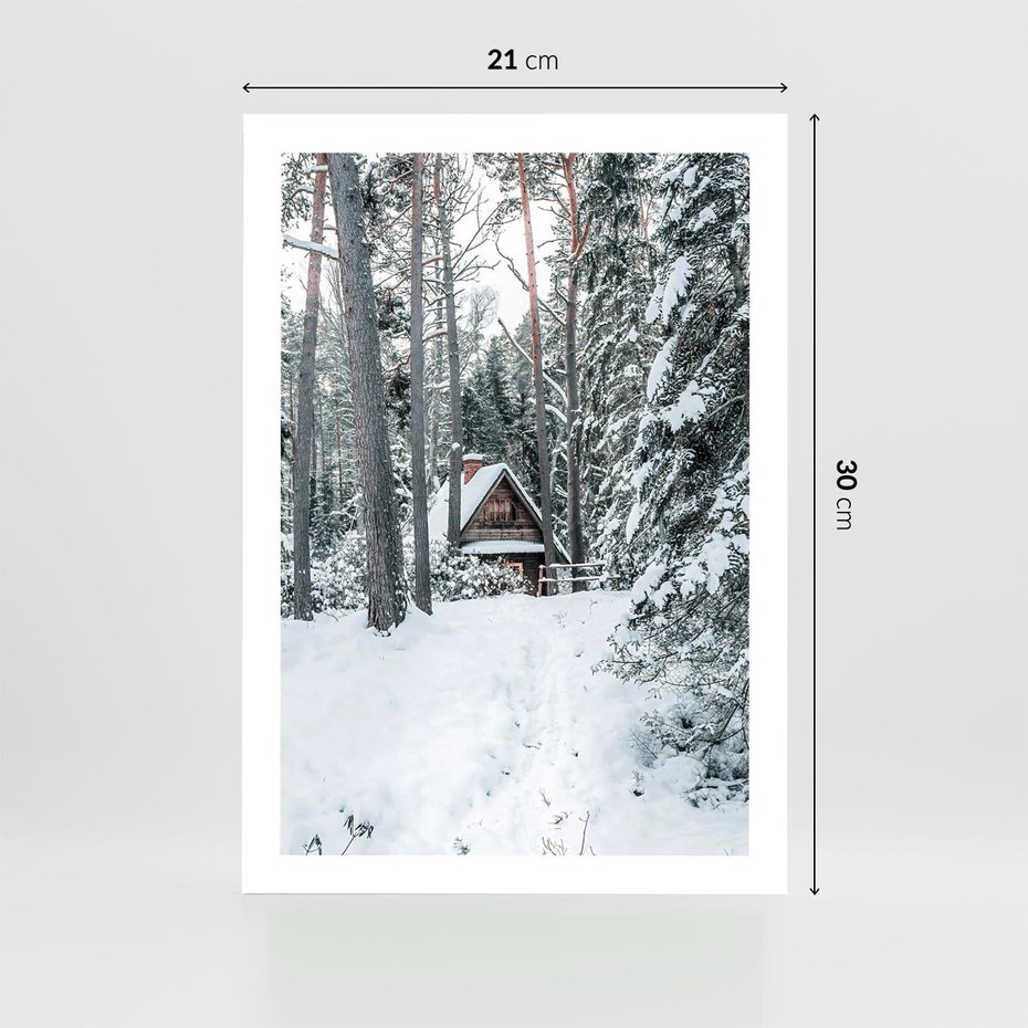 Plakat bez ramy 21x30 - Spokój Zimowej Przygody w Lesie - domek w górach w lesie, zima