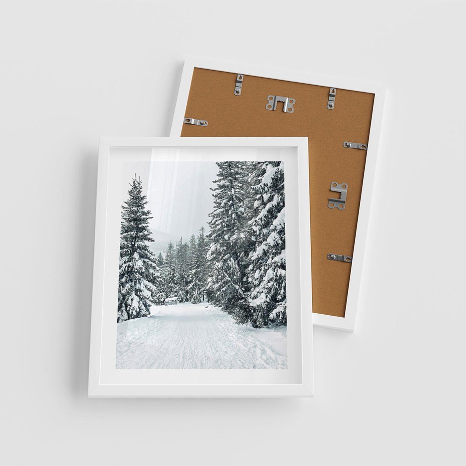 Plakat w ramie 40x50 - Magia Zimy na Obrazie - las, zima - rama biała