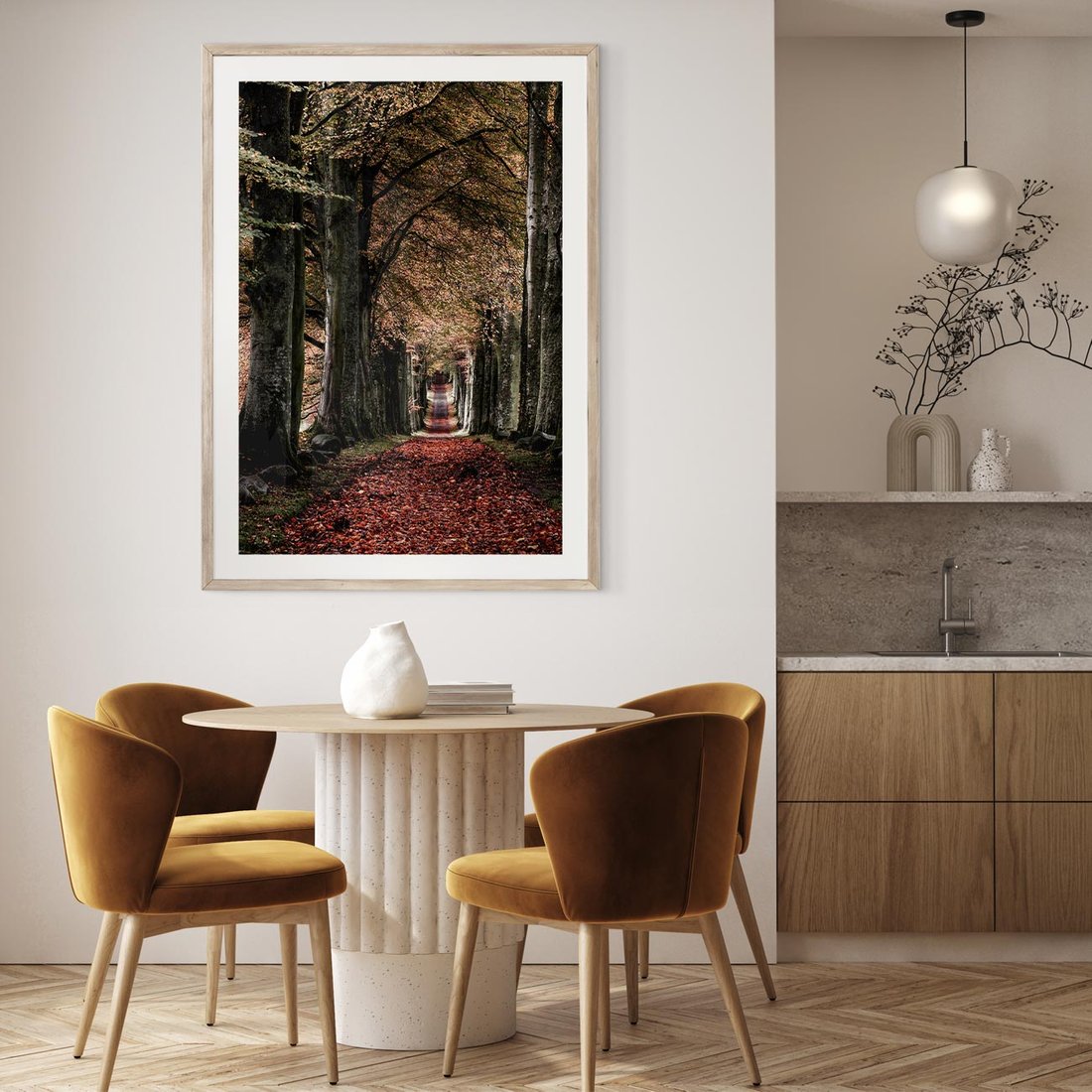 Plakat w ramie 30x40 - Spacer po Leśnej Drodze - ścieżka w lesie, jesień suche liście - rama drewno