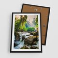 Plakat w ramie 50x70 - Idylliczny strumyk w urokliwym lesie - strumyk, las - rama czarna