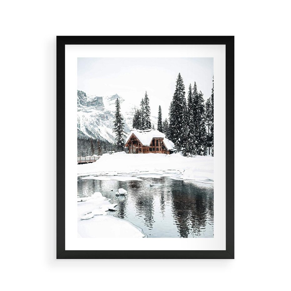 Plakat w ramie 40x50 - Urok Zimowego Krajobrazu - domek w górach, zima - rama czarna
