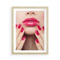 Plakat w ramie 50x70 - Wyrażenie Piękna - paznokcie, usta - rama drewno