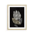 Plakat w ramie 30x40 - Nocne Uniesienia - abstrakcyjny kwiat, mroczna atmosfera - rama drewno