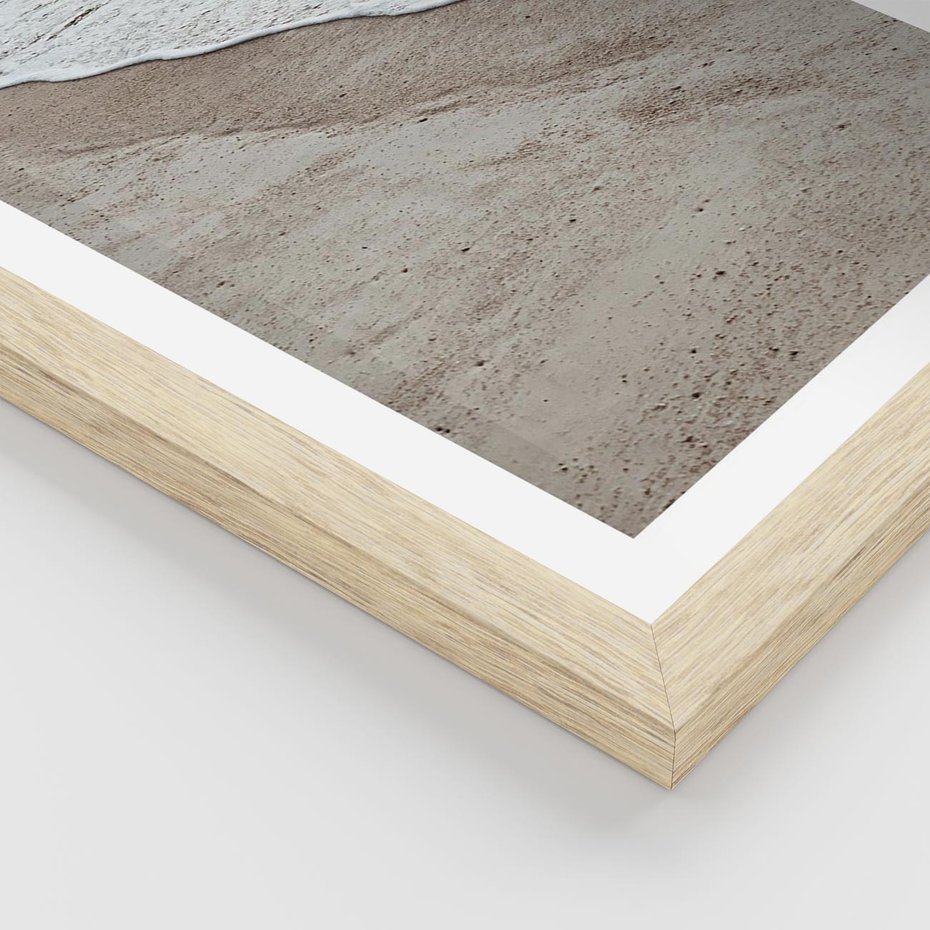 Plakat w ramie 50x70 - Brzeg Morza: Malownicza Plaża i Fale - morze, plaża - rama drewno