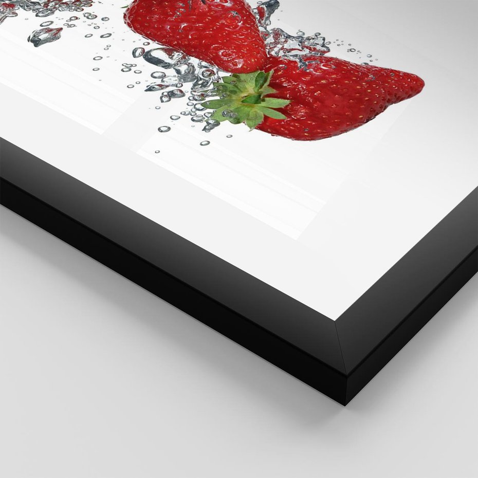 Plakat w ramie 50x70 - Aromatyczne truskawki w pełnym rozkwicie - truskawki, owoce - rama czarna