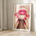 Plakat w ramie 30x40 - Wyrażenie Piękna - paznokcie, usta - rama drewno