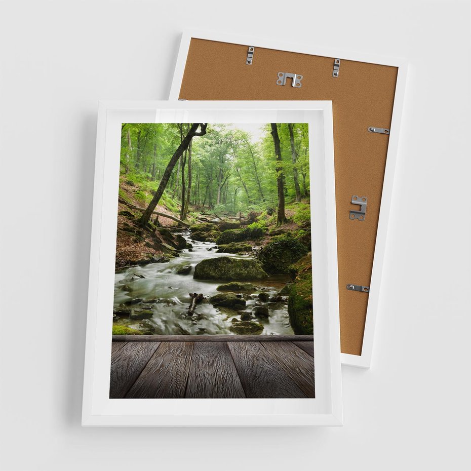 Plakat w ramie 50x70 - Strumyk w lesie - strumyk, w lesie - rama biała