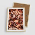 Plakat w ramie 50x70 - Magia Jesiennej Ziemi - liście, jesień - rama drewno