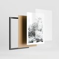 Plakat w ramie 30x40 - Chwila Zimowej Magii - iglasta gałązka, śnieg - rama czarna
