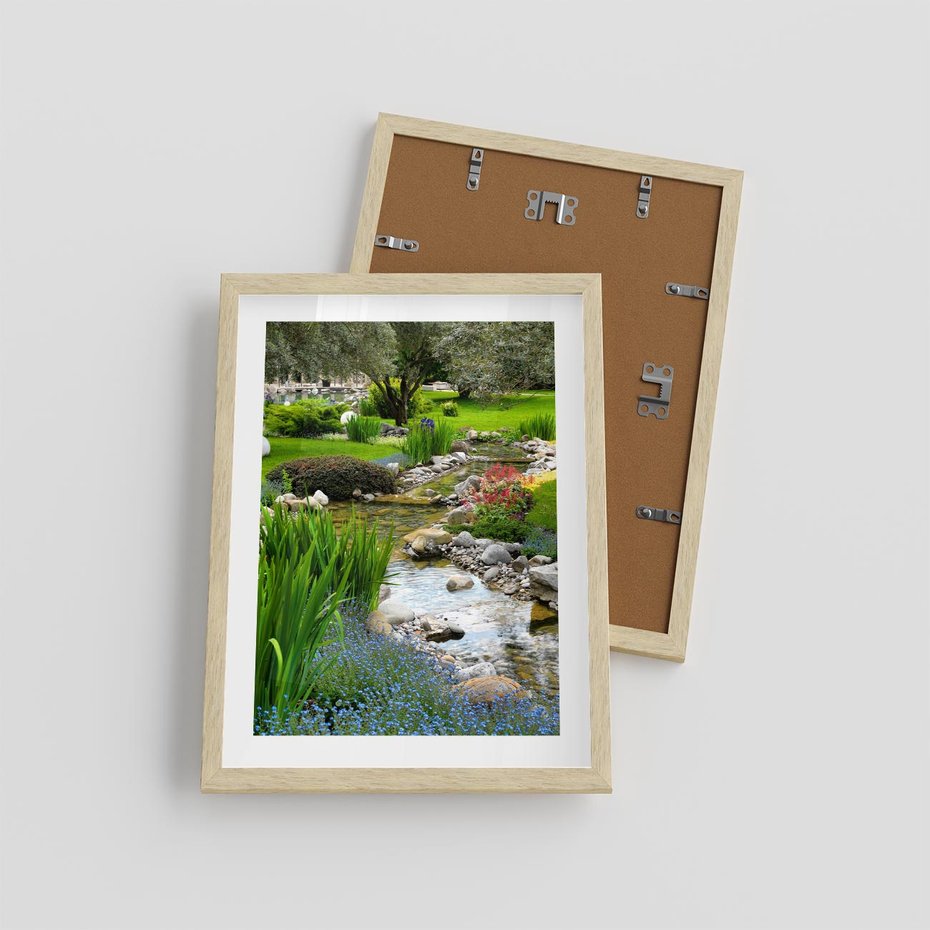 Plakat w ramie 30x40 - Ogródowy Strumyk - strumyk, ogród - rama drewno