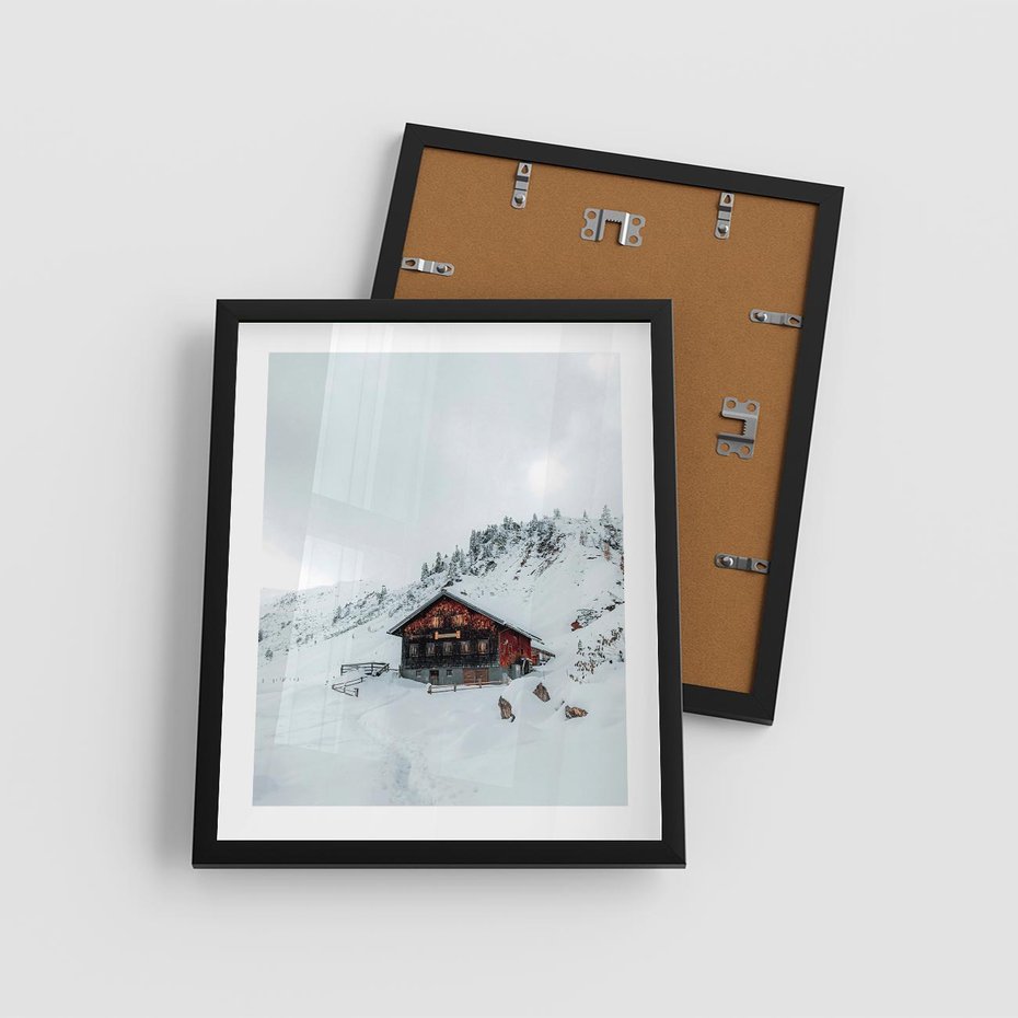 Plakat w ramie 40x50 - Zimowa Magia - domek, śnieg - rama czarna