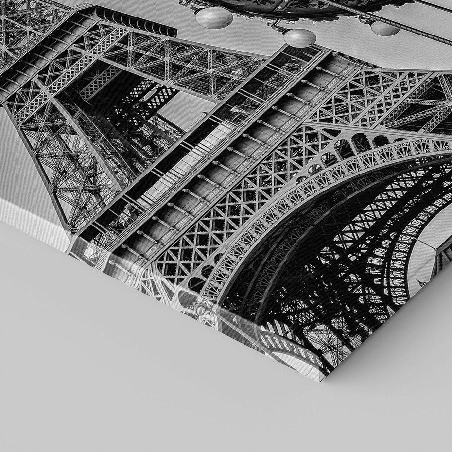 Obraz na płótnie 70x100 - Zabawa w Paryżu - czarno białe zdjecie, wieża eiffla