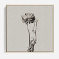 Obraz w ramie 50x50 - Kwiatowa Symfonia w Szarościach - czarno biała odbitka, jak fotografia - rama drewno