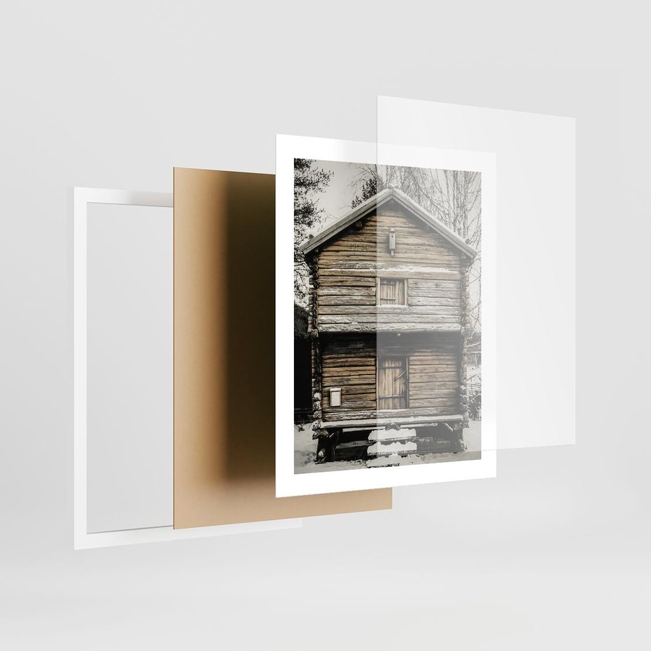 Plakat w ramie 40x50 - Stary Drewniany Dom w Śniegu - stary drewniany dom, zima - rama biała