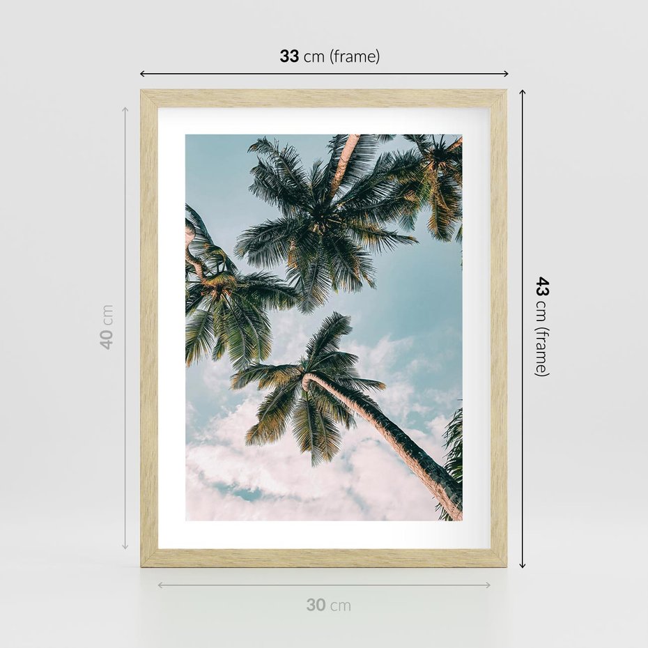 Plakat w ramie 30x40 - Wzrok ku Niebu - palmy na tle nieba, ujęcie z dołu - rama drewno