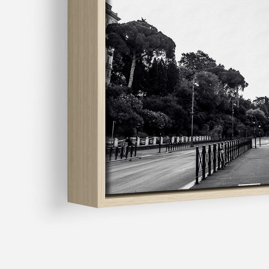 Obraz w ramie 80x80 - Echa Historii - czarno biała fotografia, koloseum - rama drewno